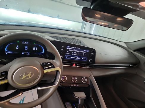 Used 2024 Hyundai Elantra SE FWD image 10