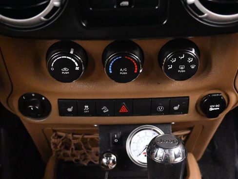 Used 2014 Jeep Wrangler Unlimited Sahara w/ Dual Top Group image 29