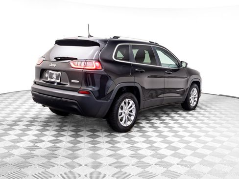 Used 2019 Jeep Cherokee Latitude w/ Cold Weather Group FWD image 5