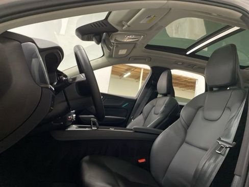 Used 2025 Volvo XC60 B5 Core image 27