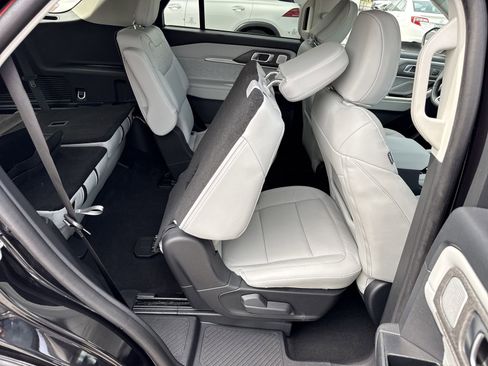 Used 2025 Ford Explorer Platinum w/ Ultimate Package RWD image 35