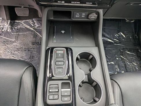 Used 2025 Honda Pilot Touring image 18