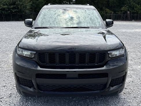 Used 2025 Jeep Grand Cherokee L Laredo RWD image 10