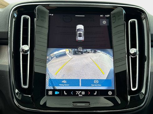 Certified 2023 Volvo XC40 B5 Ultimate w/ Protection Package Premier image 23