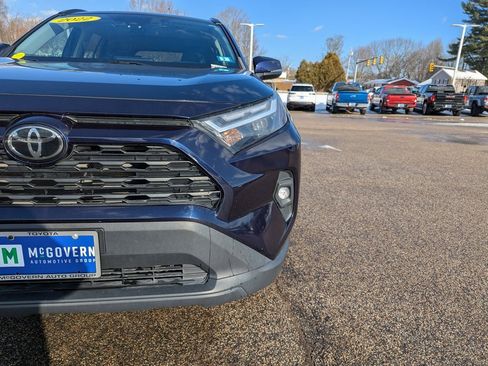 Used 2022 Toyota RAV4 XLE Premium image 11