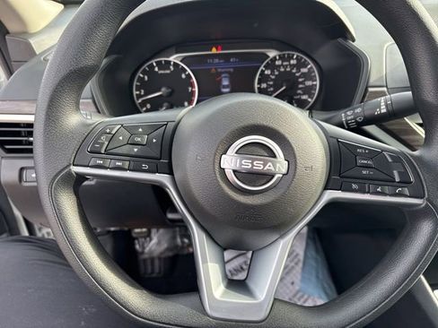 Used 2025 Nissan Altima 2.5 SV image 22