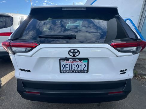 Used 2022 Toyota RAV4 XLE w/ XLE Grade Weather Package image 5