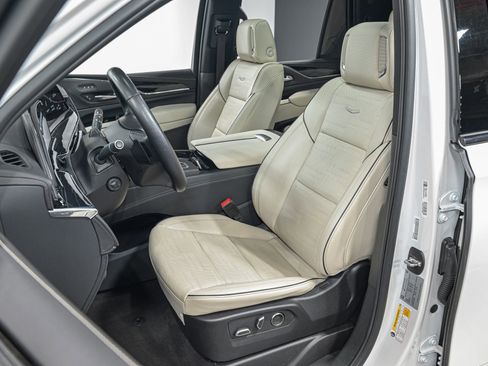 Used 2024 Cadillac Escalade Sport w/ LPO, ONYX Package image 16