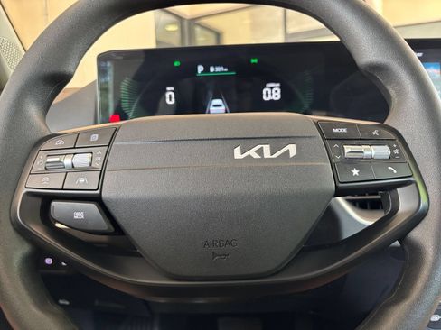 Used 2025 Kia K4 FWD image 26