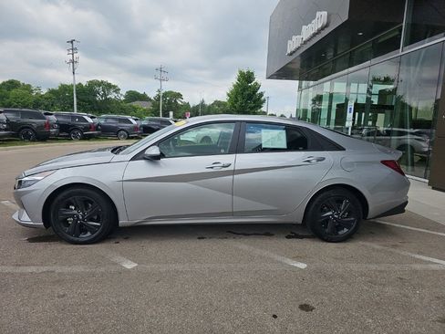 Certified 2023 Hyundai Elantra SEL FWD image 2
