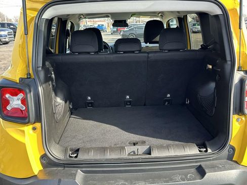 Used 2017 Jeep Renegade Latitude w/ Cold Weather Group image 12