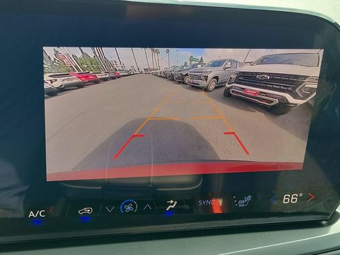 Used 2026 Chevrolet Traverse LT FWD image 10