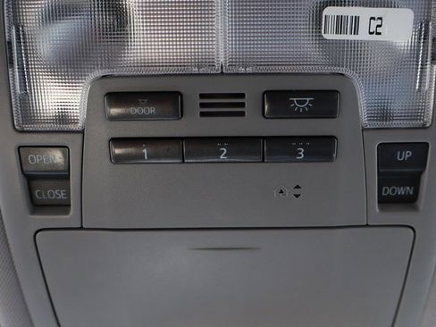 Used 2019 Toyota Highlander XLE image 26