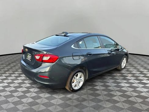 Used 2018 Chevrolet Cruze LT FWD image 5