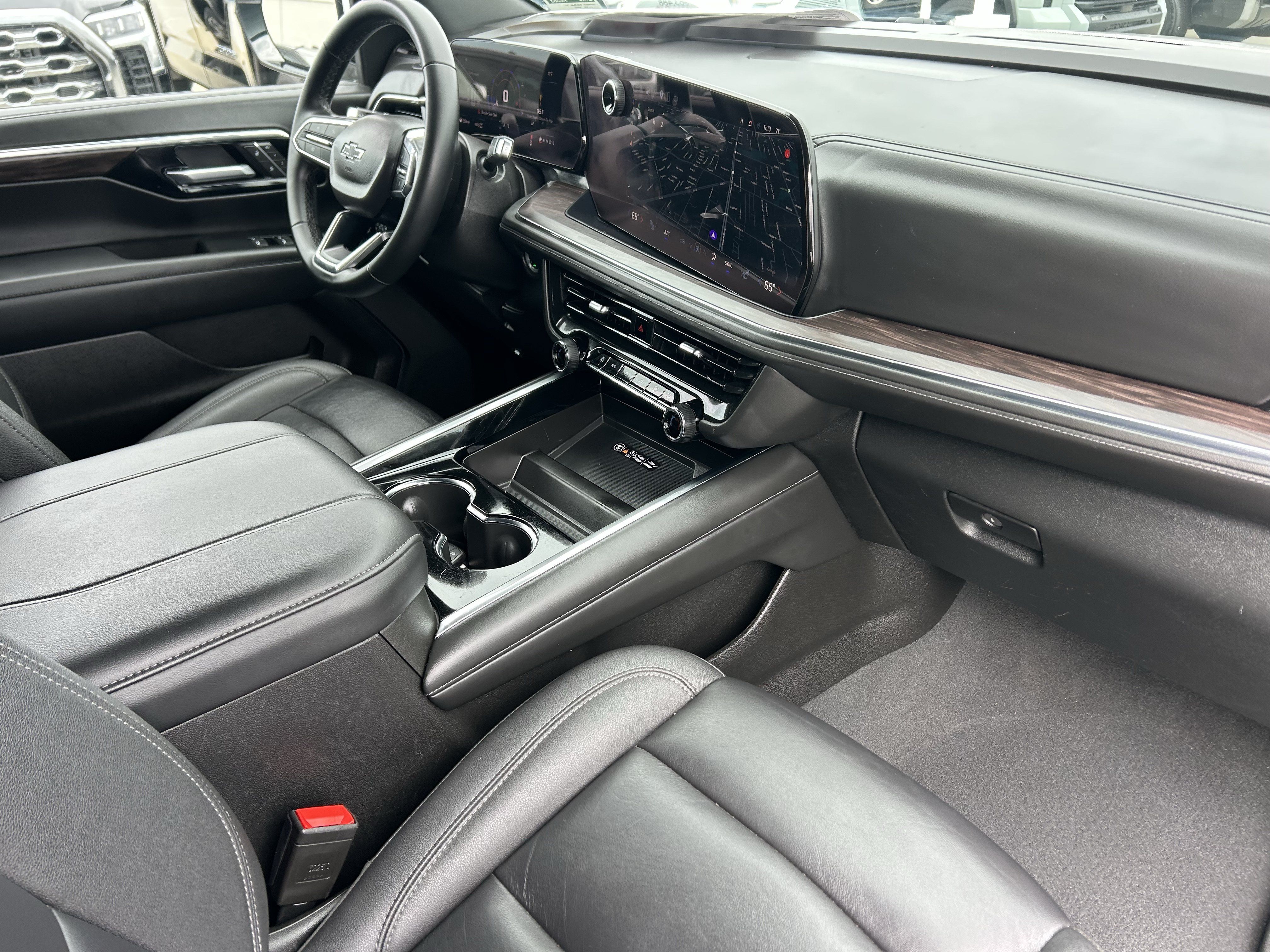 Used 2025 Chevrolet Suburban Z71 AWD/4WD image 9