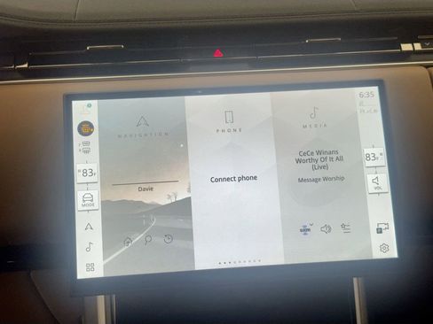 Certified 2025 Land Rover Range Rover SE image 15