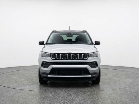 Used 2025 Jeep Compass Limited AWD/4WD image 2