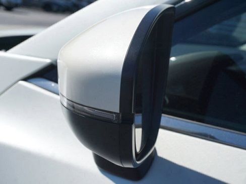 Certified 2024 Nissan Pathfinder SL image 9