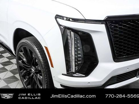 Used 2026 Cadillac Escalade ESV Platinum Sport w/ LPO, ONYX Package AWD/4WD image 38