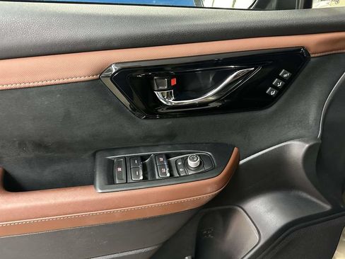 Used 2025 Subaru Forester Touring w/ Popular Package - Touring AWD/4WD image 16