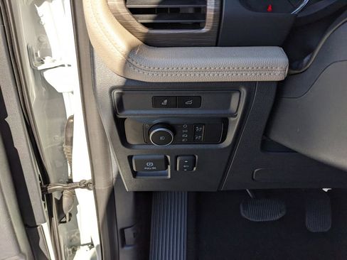 Used 2024 Ford Expedition Limited image 35