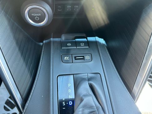 Used 2023 Toyota Venza XLE image 16