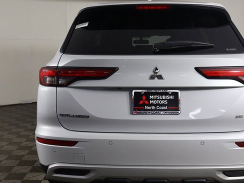 Used 2024 Mitsubishi Outlander SE image 16