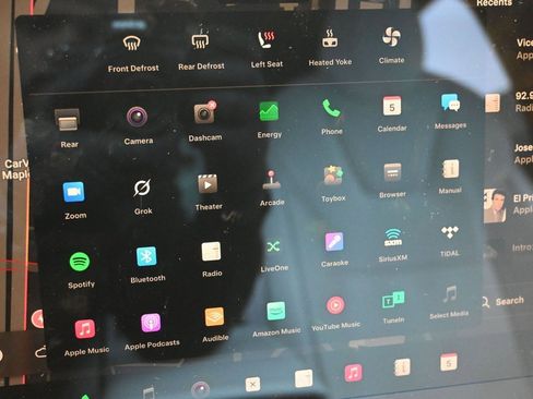 Used 2022 Tesla Model X Plaid image 18