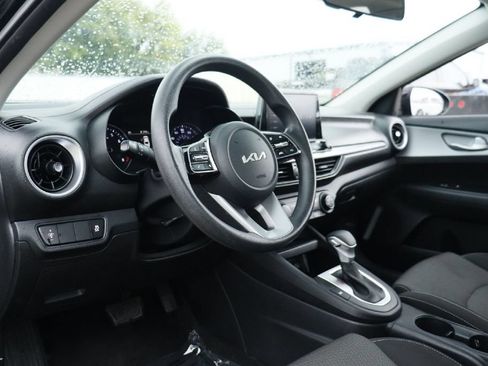 Used 2024 Kia Forte LXS FWD image 3