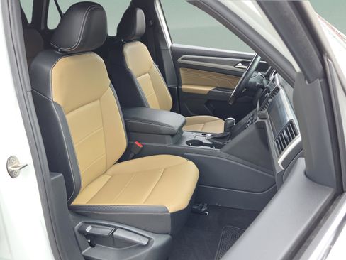 Used 2021 Volkswagen Atlas Cross Sport SE image 16