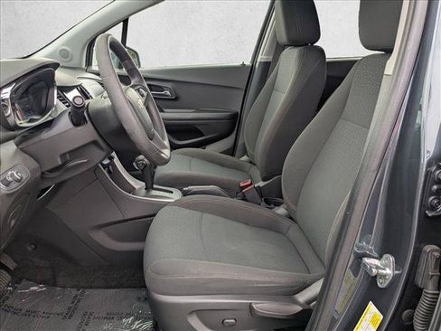 Used 2022 Chevrolet Trax LS w/ Tint and Cruise Package AWD/4WD image 15