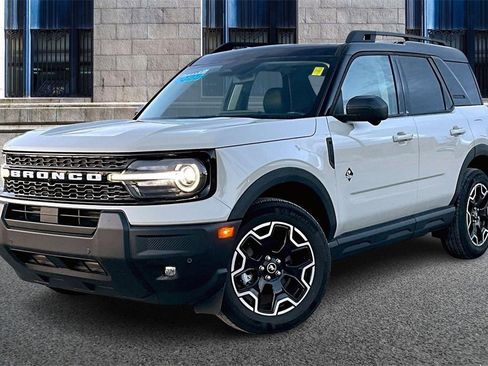 Used 2025 Ford Bronco Sport Outer Banks w/ Outer Banks Tech Package+ image 2