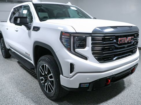 Used 2023 GMC Sierra 1500 AT4 w/ AT4 Premium Package AWD/4WD image 5
