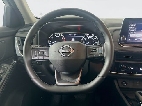 Used 2025 Nissan Rogue SV image 18