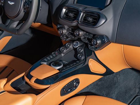 Used 2023 Aston Martin V8 Vantage Roadster RWD image 25