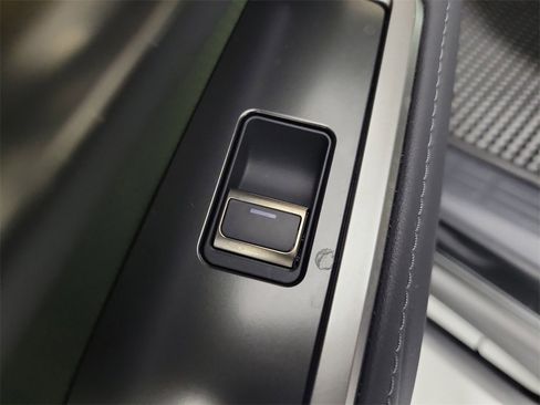 Used 2025 Lexus GX 550 image 11