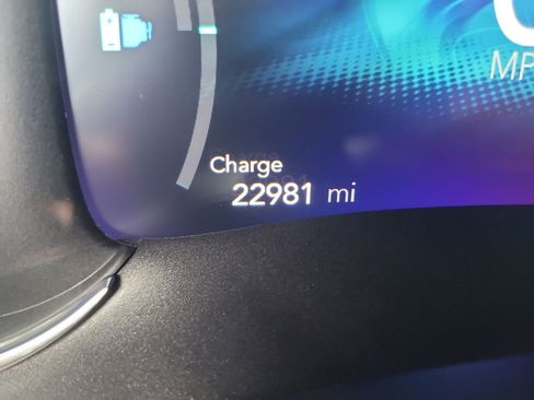 Certified 2025 Chrysler Pacifica Premium FWD image 34