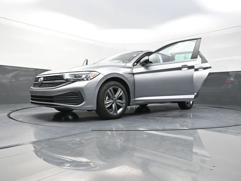 Used 2024 Volkswagen Jetta SE image 33