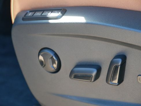 New 2025 Volkswagen Tiguan SE image 15