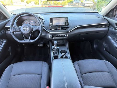 Used 2024 Nissan Altima 2.5 S FWD image 6