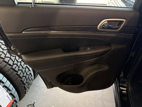 Used 2019 Jeep Grand Cherokee Limited AWD/4WD image 28