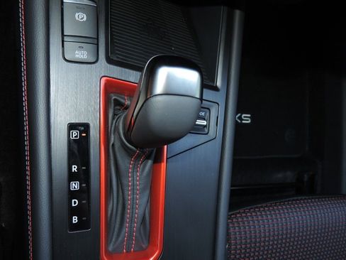 New 2025 Nissan Kicks SR image 22