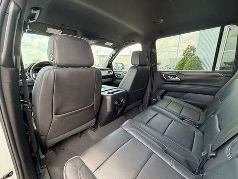 Used 2024 Chevrolet Suburban Premier AWD/4WD image 28