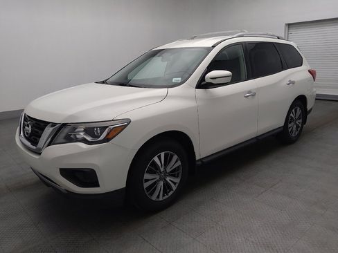 Used 2020 Nissan Pathfinder S image 2