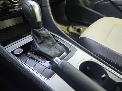 Used 2021 Volkswagen Passat 2.0T R-Line image 21