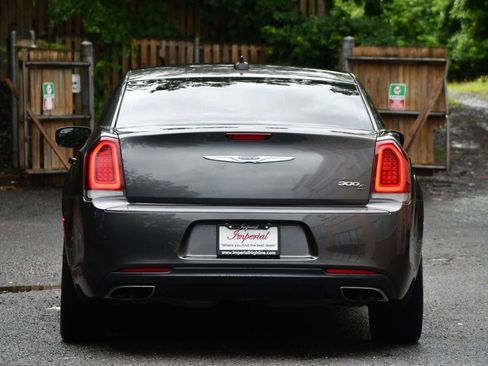 Used 2019 Chrysler 300 S image 7
