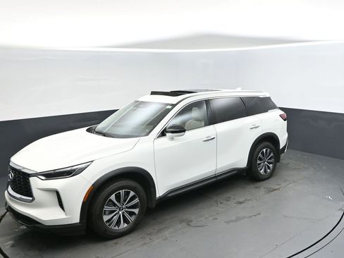 Certified 2023 INFINITI QX60 Pure image 32