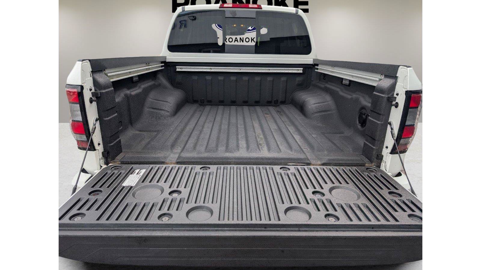 Used 2023 Nissan Frontier SV w/ SV Convenience Package AWD/4WD image 24