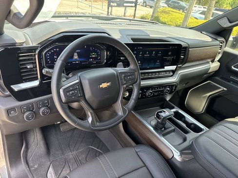 Used 2024 Chevrolet Silverado 1500 High Country w/ High Country Premium Package AWD/4WD image 21