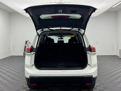 Used 2024 Nissan Rogue S image 8